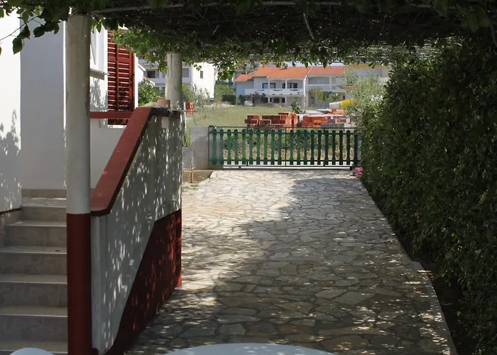 Apartments With Parking Space Povljana, Pag - 6468 Povljana